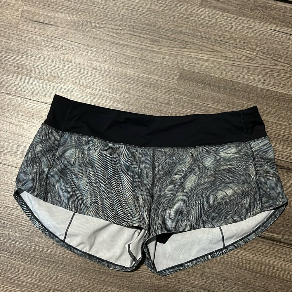 Like new women’s speed up short 2.5” size 10